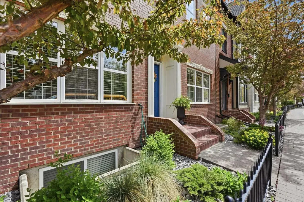 14 Somme Boulevard SW Calgary AB T2T 6K6