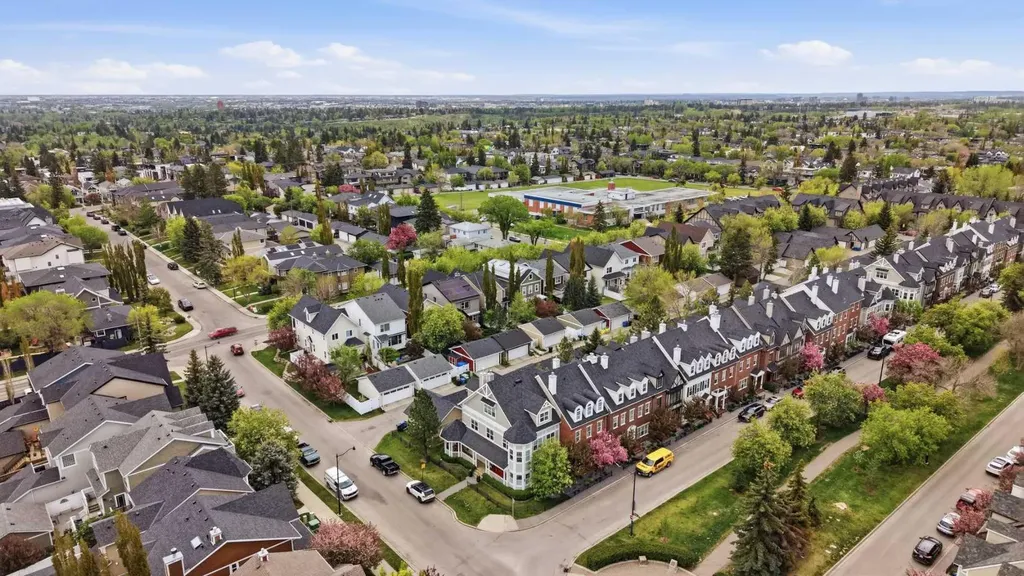 14 Somme Boulevard SW Calgary AB T2T 6K6