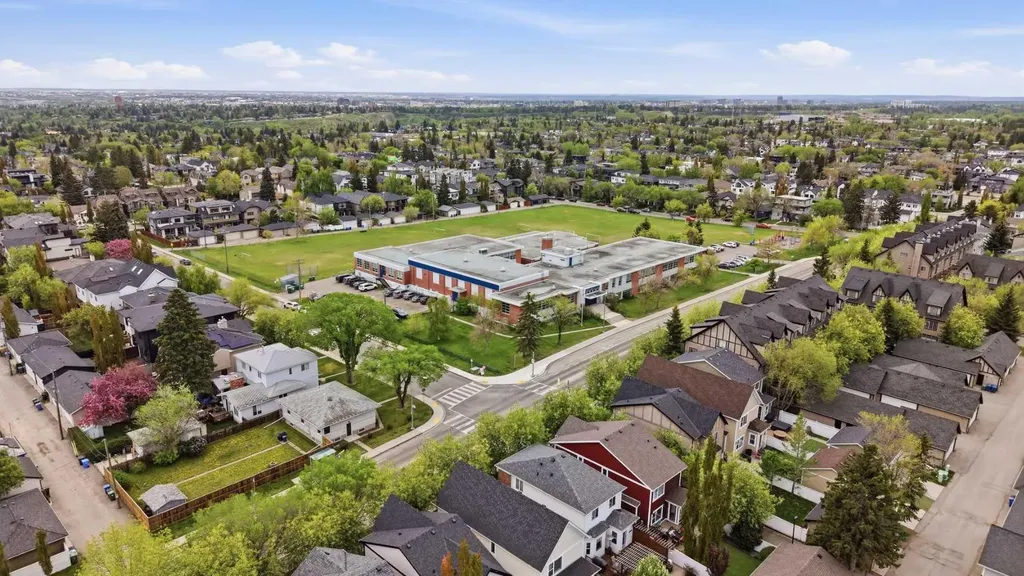 14 Somme Boulevard SW Calgary AB T2T 6K6