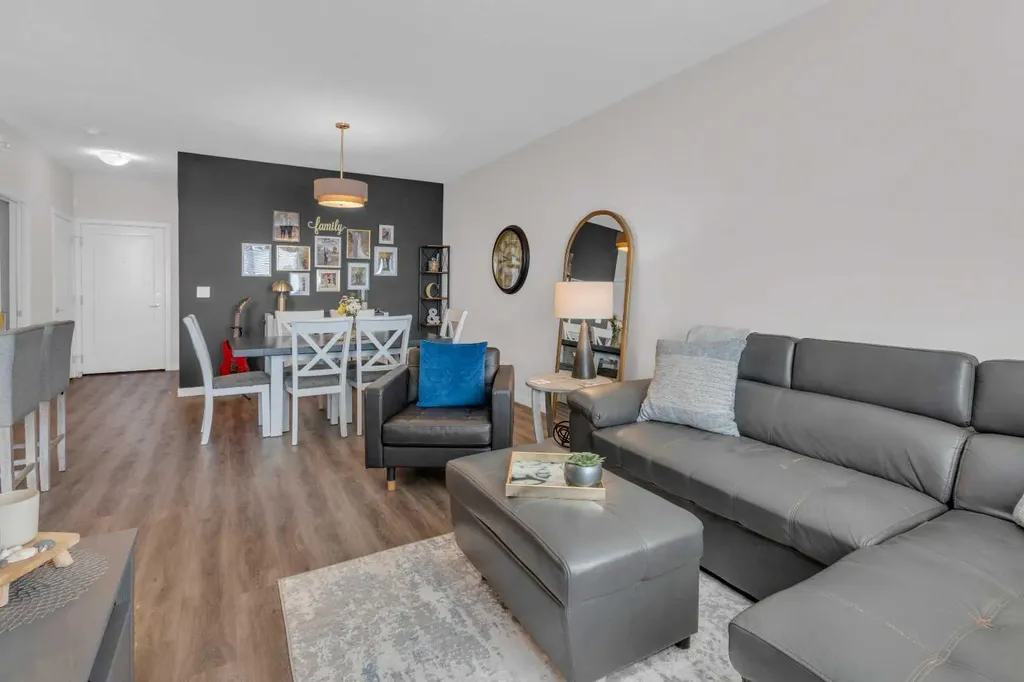 30 Shawnee Common SW Calgary AB T2Y 0R1