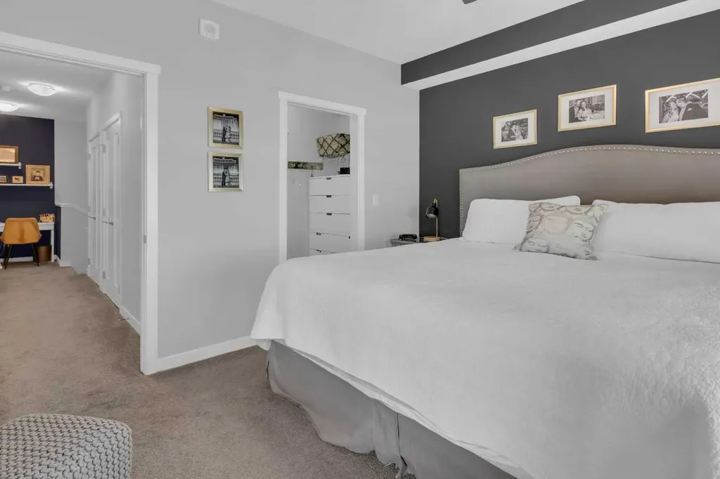 30 Shawnee Common SW Calgary AB T2Y 0R1