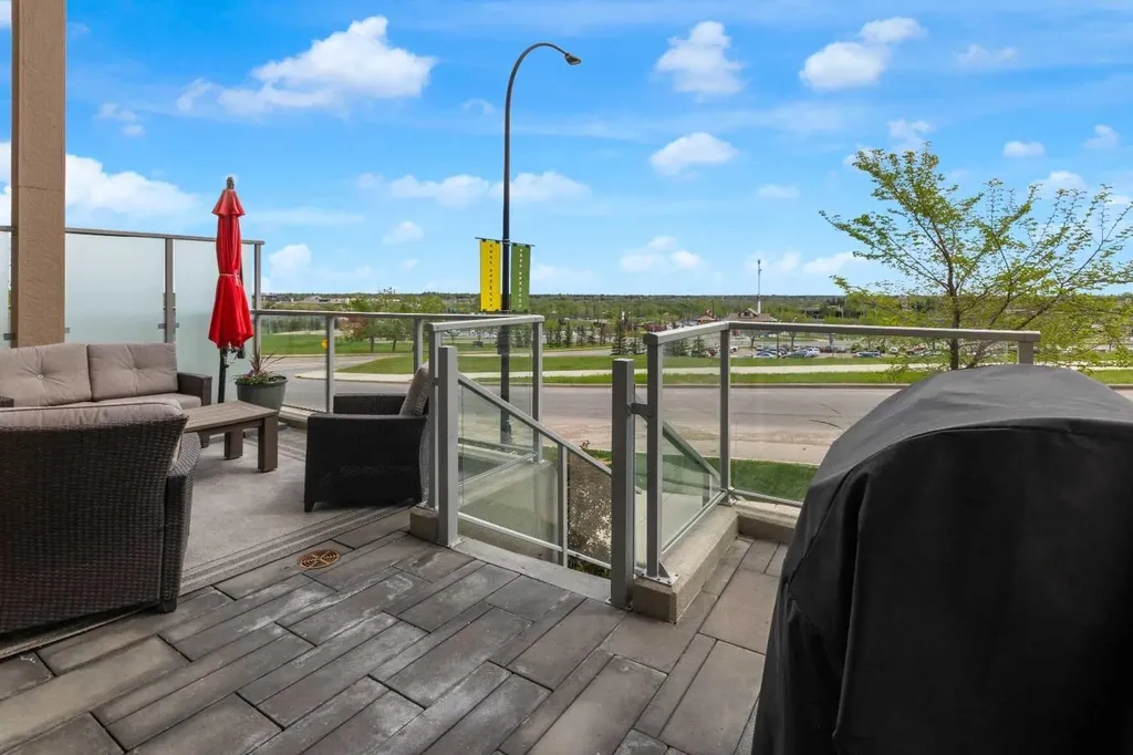 30 Shawnee Common SW Calgary AB T2Y 0R1