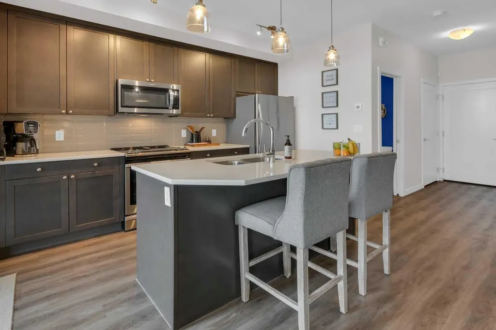 30 Shawnee Common SW Calgary AB T2Y 0R1