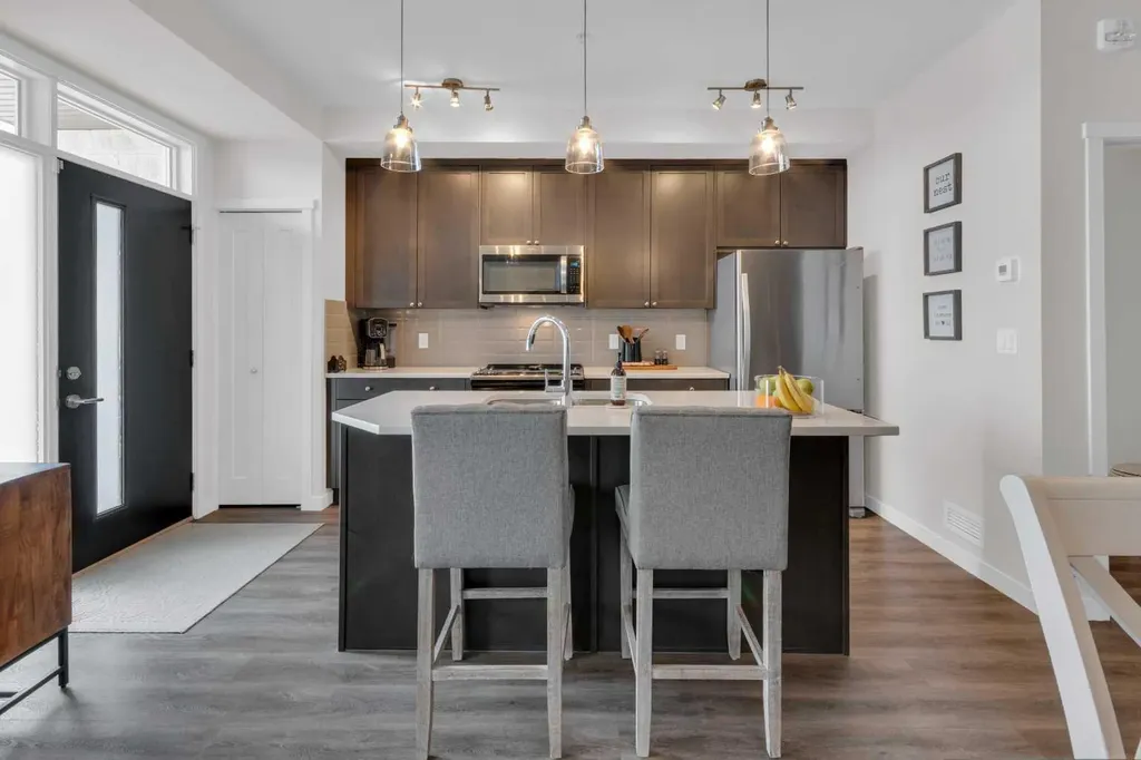 30 Shawnee Common SW Calgary AB T2Y 0R1