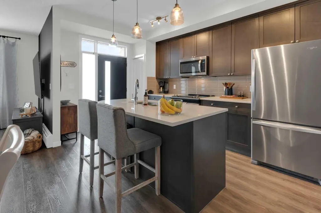30 Shawnee Common SW Calgary AB T2Y 0R1