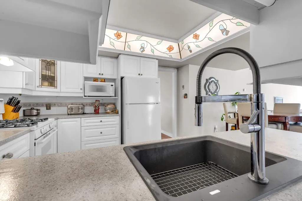 1811 13 Avenue NW Calgary AB T2N1L4
