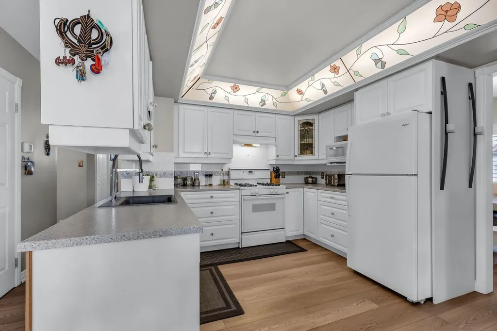 1811 13 Avenue NW Calgary AB T2N1L4
