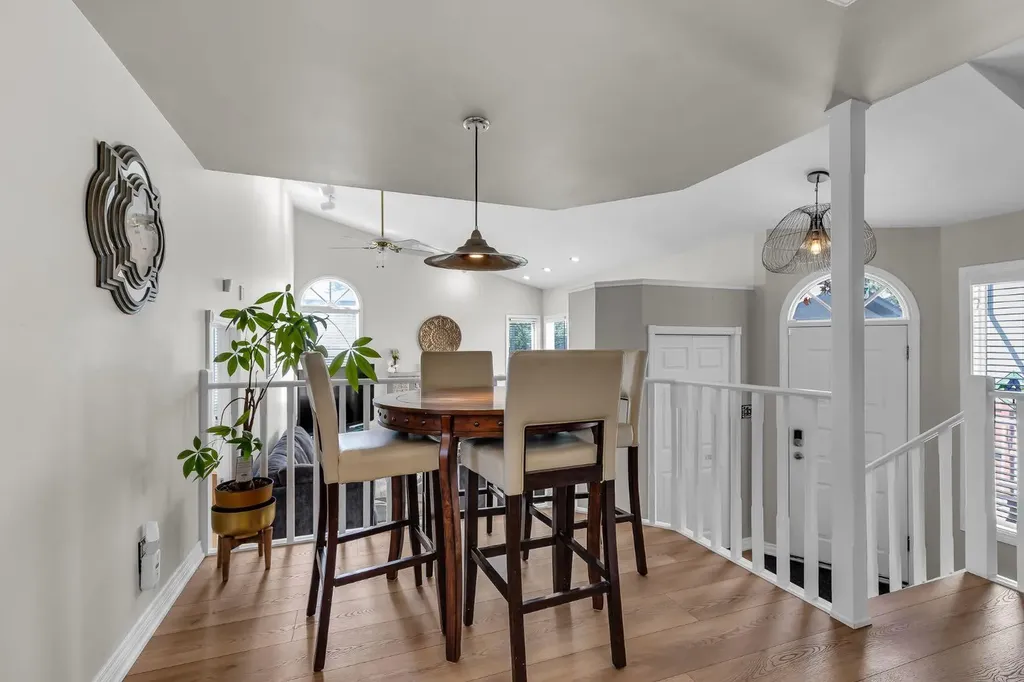 1811 13 Avenue NW Calgary AB T2N1L4
