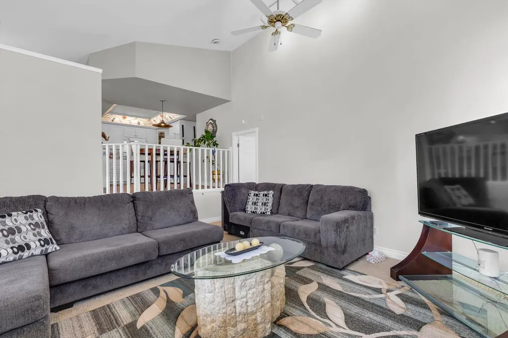 1811 13 Avenue NW Calgary AB T2N1L4