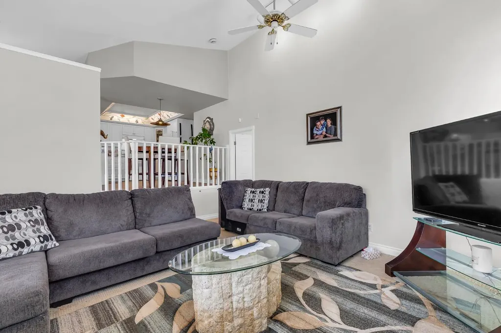 1811 13 Avenue NW Calgary AB T2N1L4