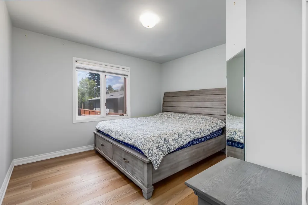 1811 13 Avenue NW Calgary AB T2N1L4