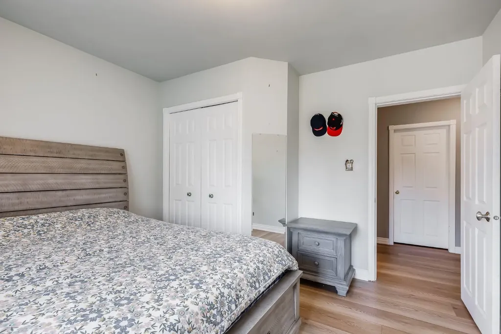 1811 13 Avenue NW Calgary AB T2N1L4