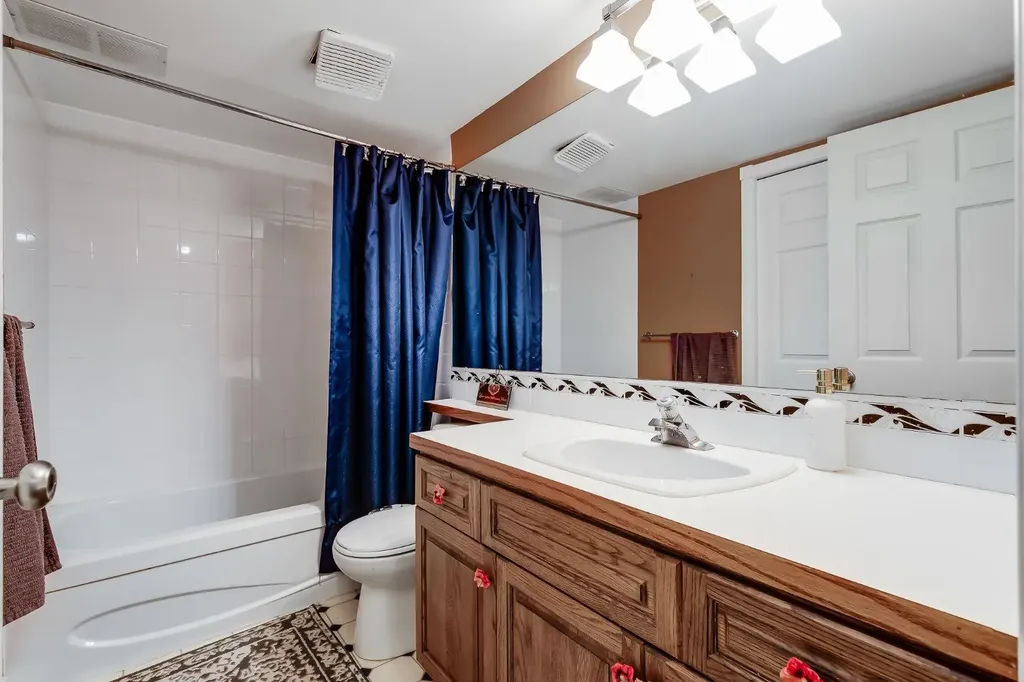 1811 13 Avenue NW Calgary AB T2N1L4