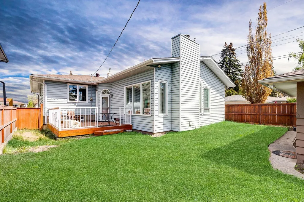 1811 13 Avenue NW Calgary AB T2N1L4