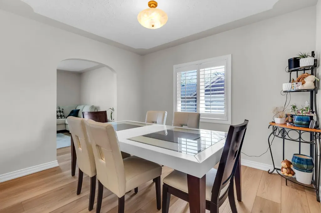 1811 13 Avenue NW Calgary AB T2N1L4