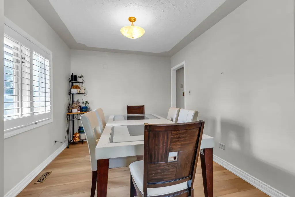 1811 13 Avenue NW Calgary AB T2N1L4