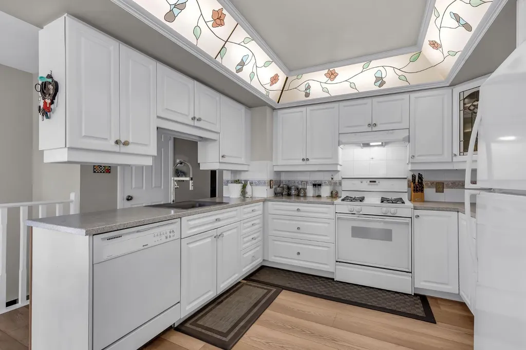 1811 13 Avenue NW Calgary AB T2N1L4