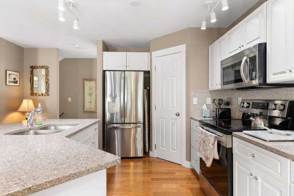 128 Preston Avenue NE Medicine Hat AB T1C0E6