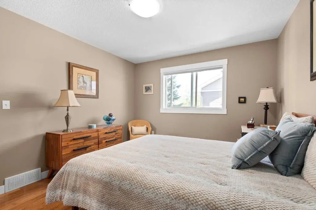 128 Preston Avenue NE Medicine Hat AB T1C0E6