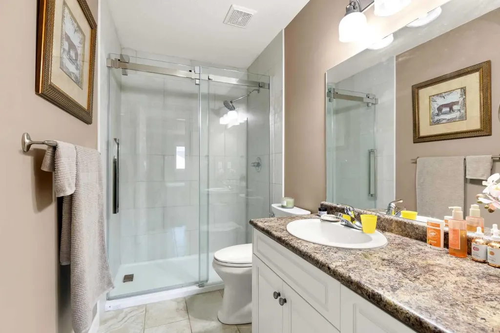 128 Preston Avenue NE Medicine Hat AB T1C0E6