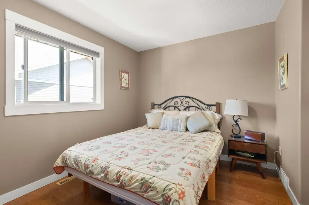 128 Preston Avenue NE Medicine Hat AB T1C0E6