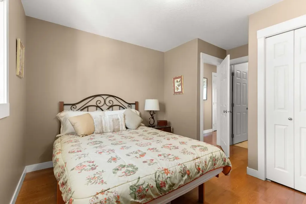 128 Preston Avenue NE Medicine Hat AB T1C0E6