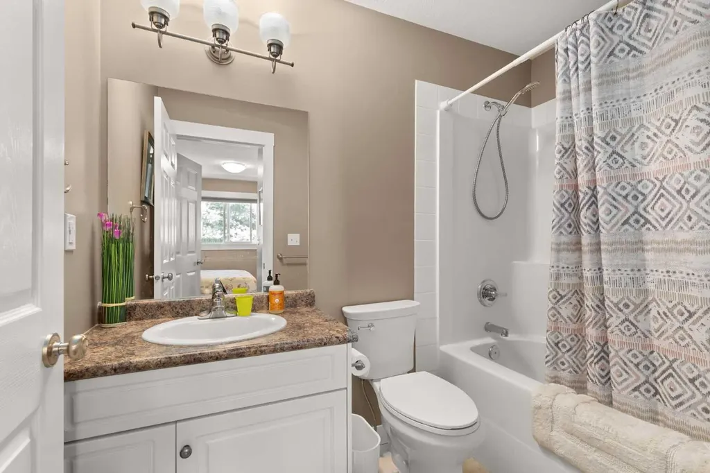 128 Preston Avenue NE Medicine Hat AB T1C0E6