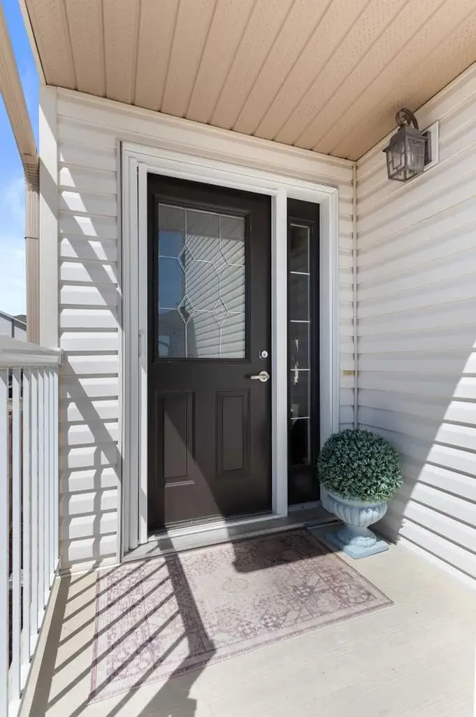 128 Preston Avenue NE Medicine Hat AB T1C0E6