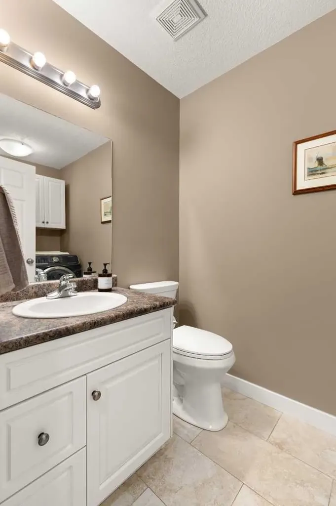 128 Preston Avenue NE Medicine Hat AB T1C0E6
