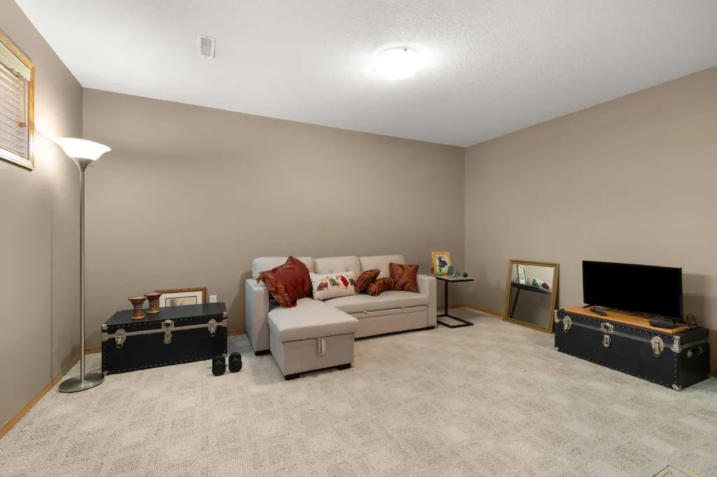 128 Preston Avenue NE Medicine Hat AB T1C0E6