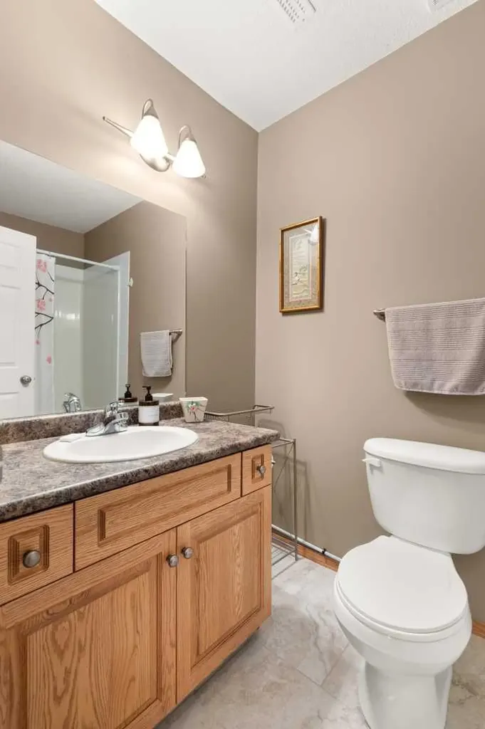128 Preston Avenue NE Medicine Hat AB T1C0E6
