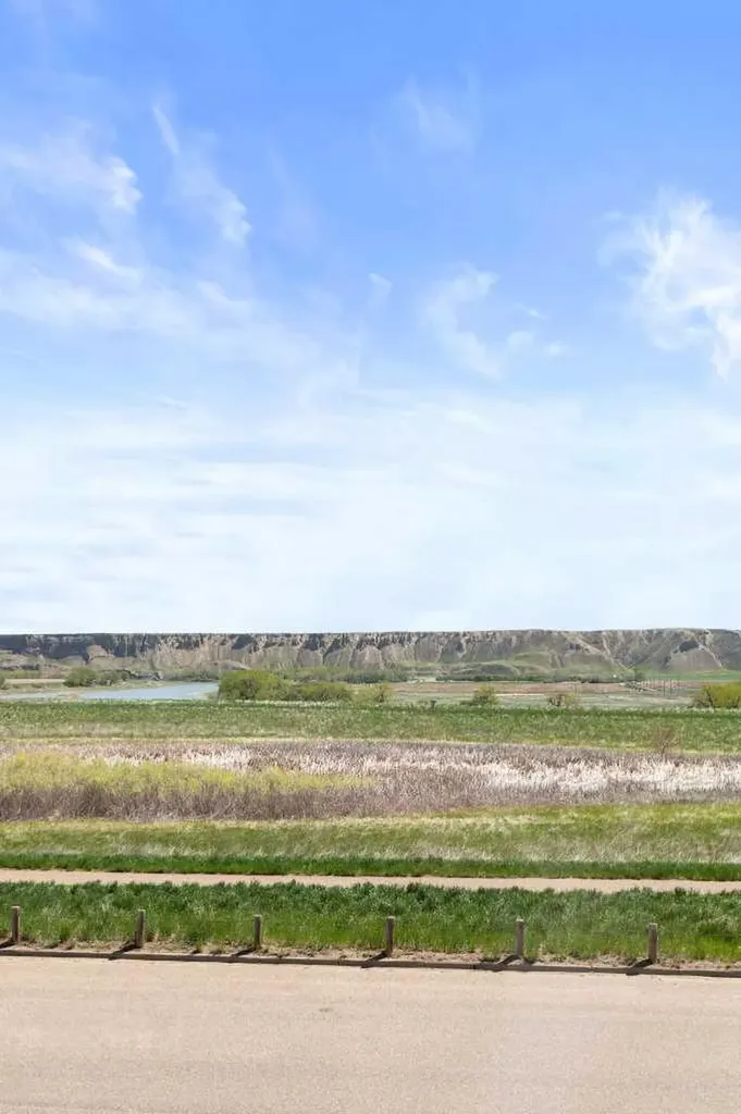 128 Preston Avenue NE Medicine Hat AB T1C0E6