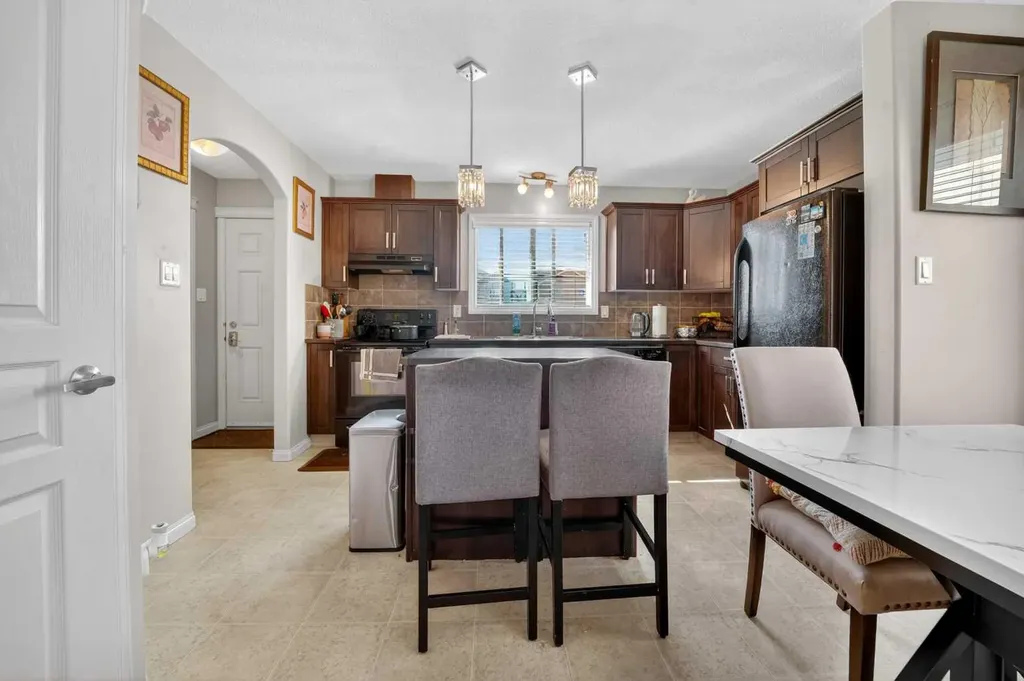 786 Silkstone Close W Lethbridge AB T1J 5C7