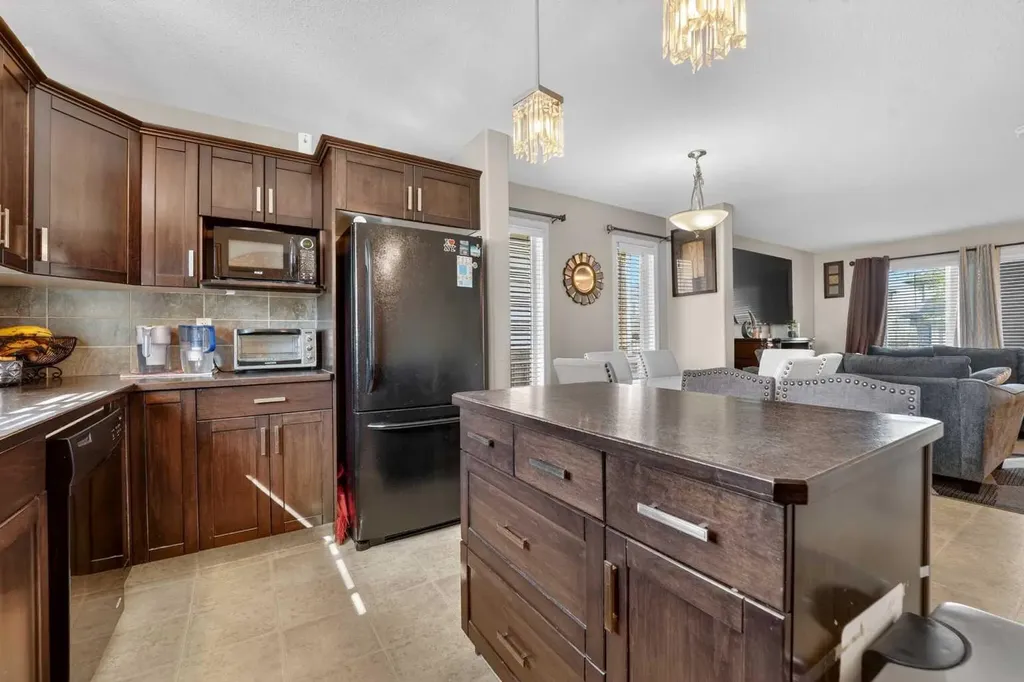 786 Silkstone Close W Lethbridge AB T1J 5C7