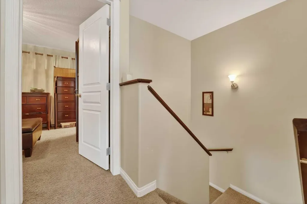 786 Silkstone Close W Lethbridge AB T1J 5C7