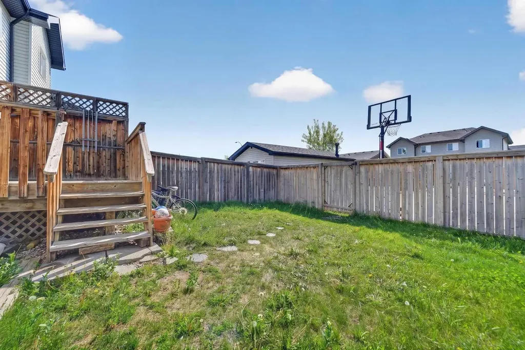 786 Silkstone Close W Lethbridge AB T1J 5C7