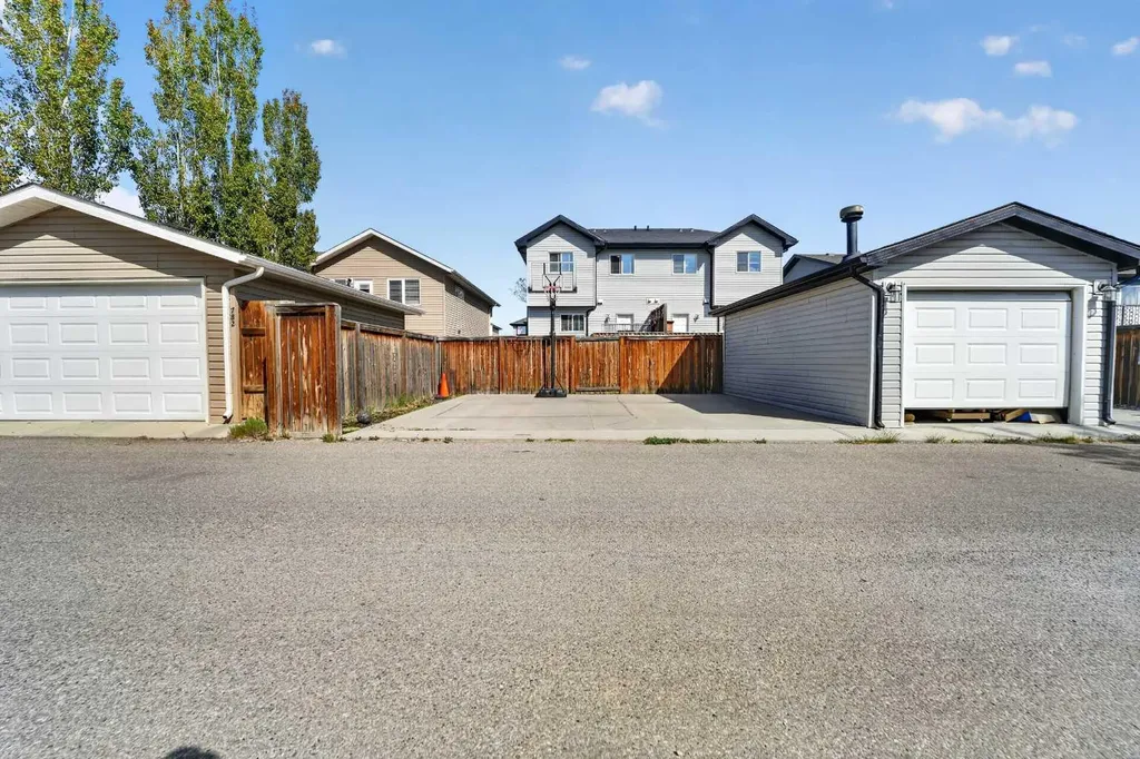 786 Silkstone Close W Lethbridge AB T1J 5C7