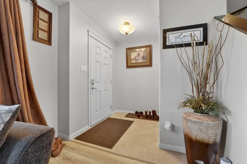 786 Silkstone Close W Lethbridge AB T1J 5C7