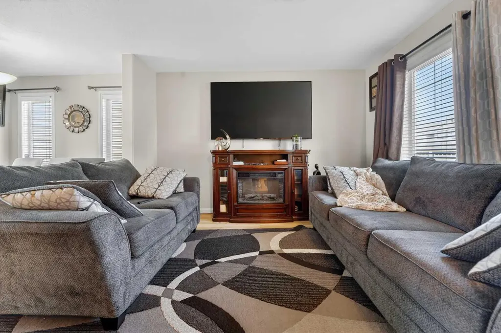 786 Silkstone Close W Lethbridge AB T1J 5C7