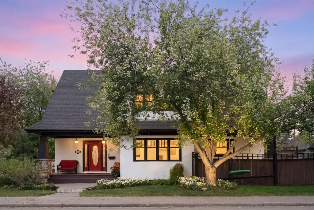 2402 Bowness Road NW Calgary AB T2N 3L7