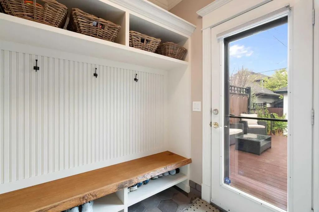 2402 Bowness Road NW Calgary AB T2N 3L7