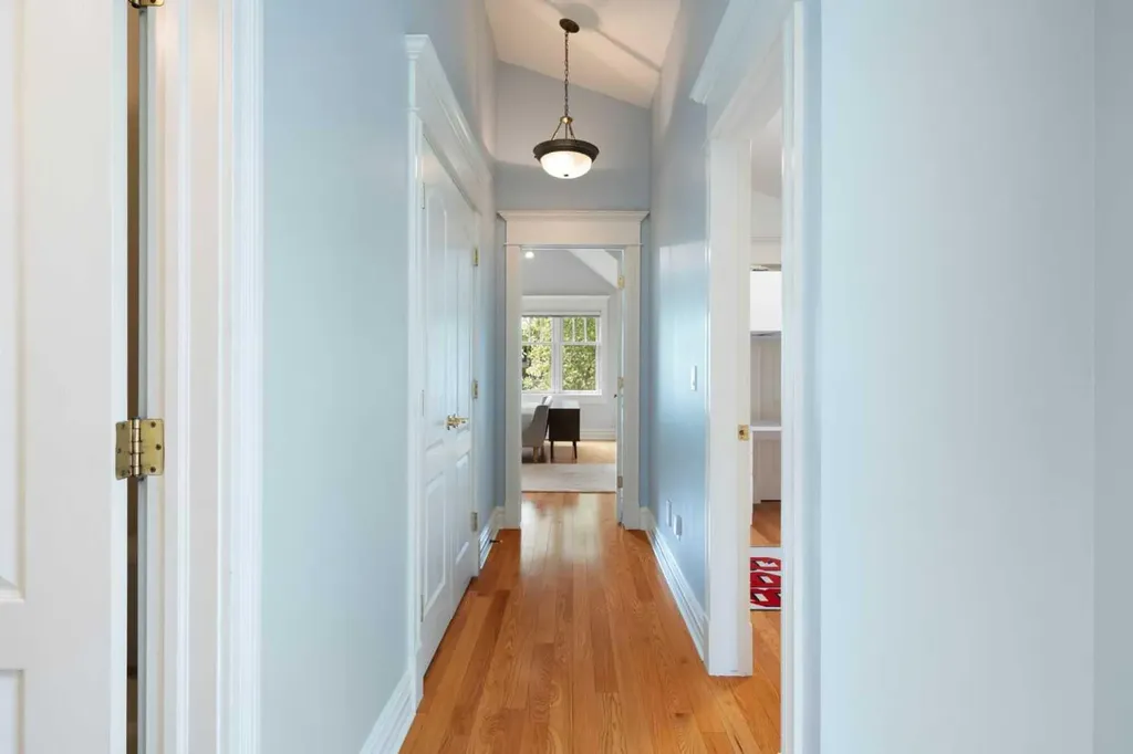 2402 Bowness Road NW Calgary AB T2N 3L7