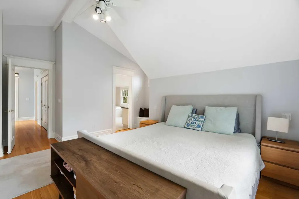 2402 Bowness Road NW Calgary AB T2N 3L7
