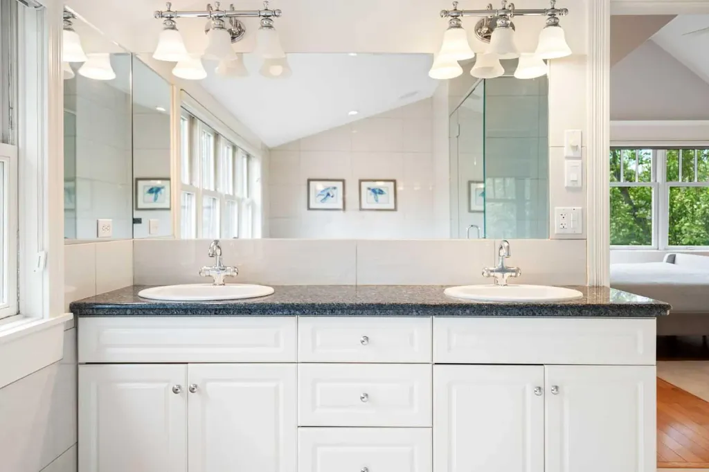 2402 Bowness Road NW Calgary AB T2N 3L7