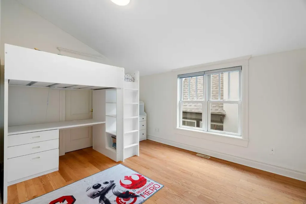 2402 Bowness Road NW Calgary AB T2N 3L7