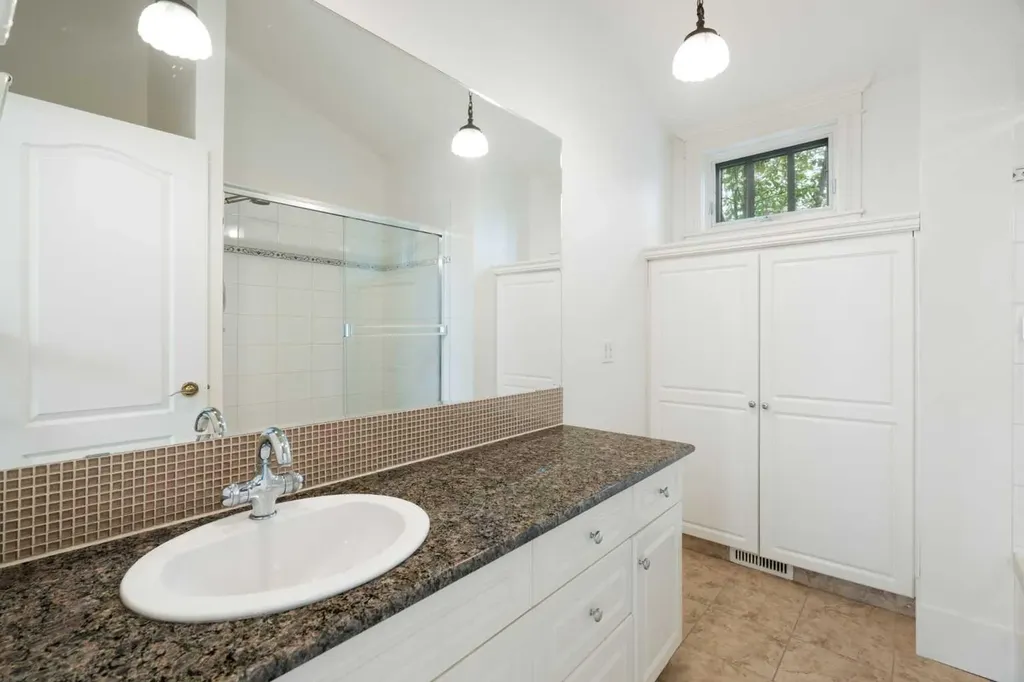 2402 Bowness Road NW Calgary AB T2N 3L7