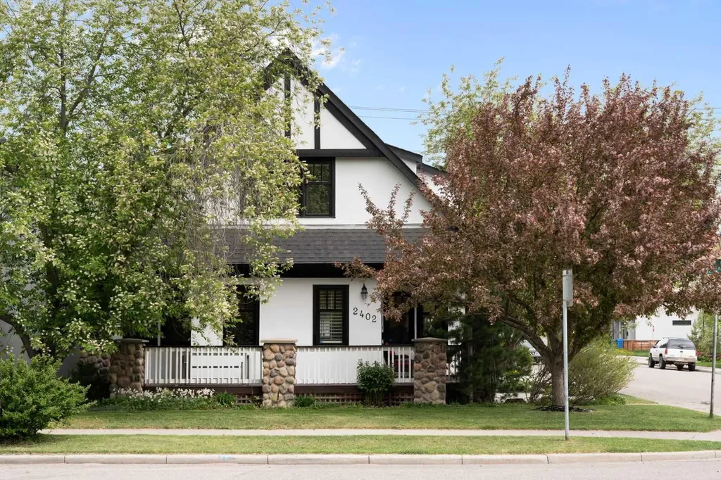 2402 Bowness Road NW Calgary AB T2N 3L7