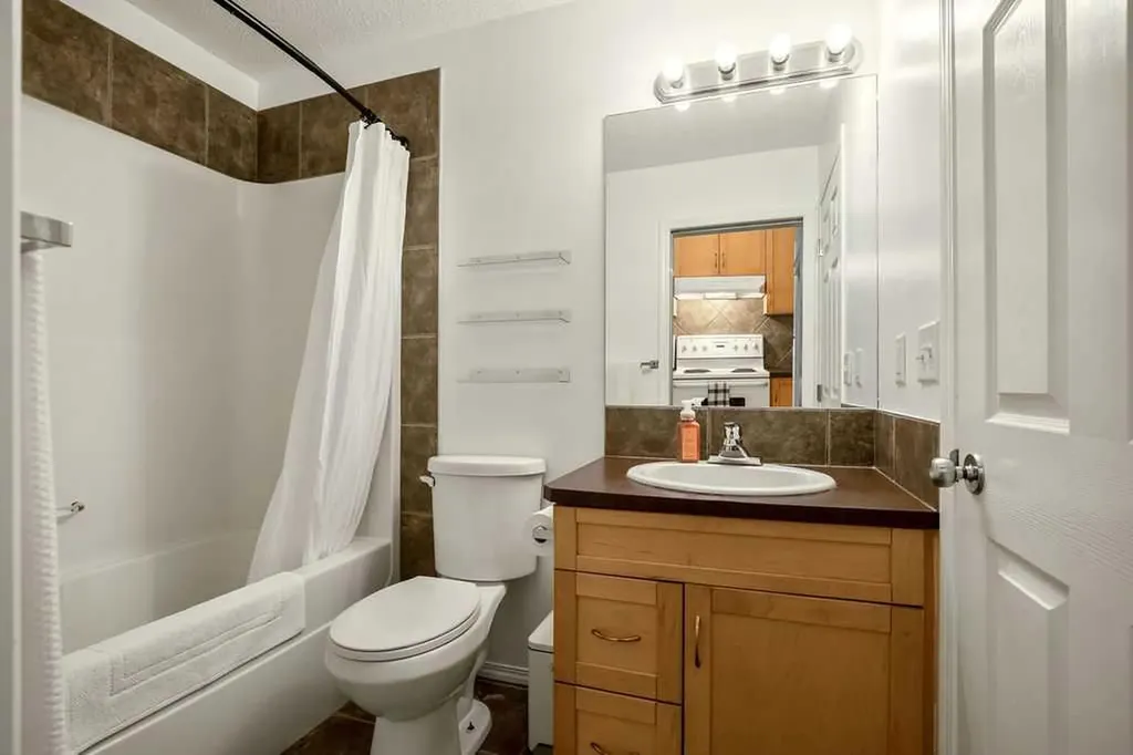 70 Panamount Drive NW Calgary AB T3K 5Z1