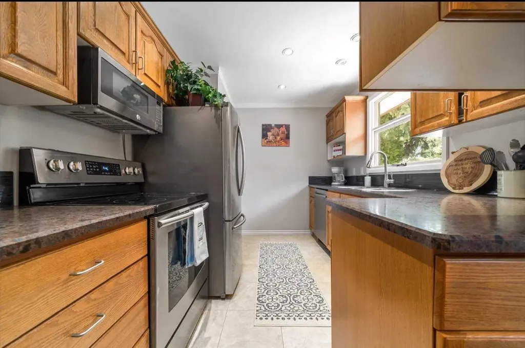 423 12 Street NE Medicine Hat AB T1A 5V3