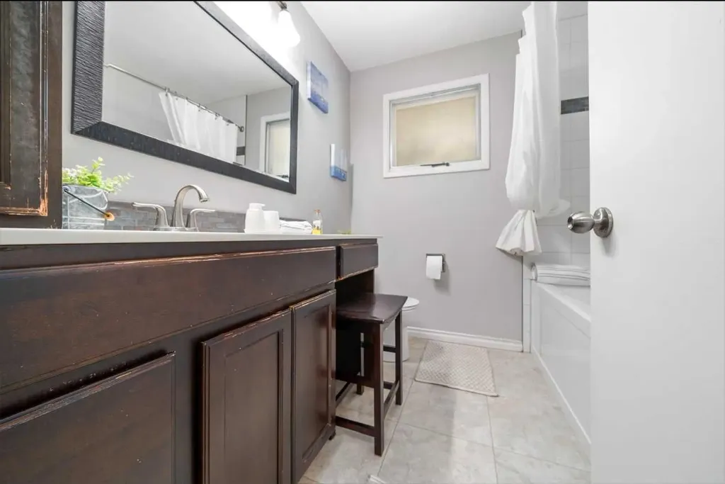 423 12 Street NE Medicine Hat AB T1A 5V3